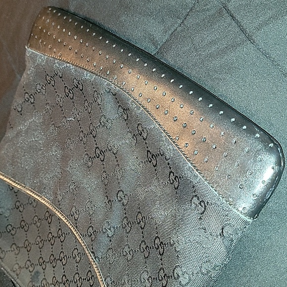 Gucci Monogram Crossbody Bag - Picture 5 of 9